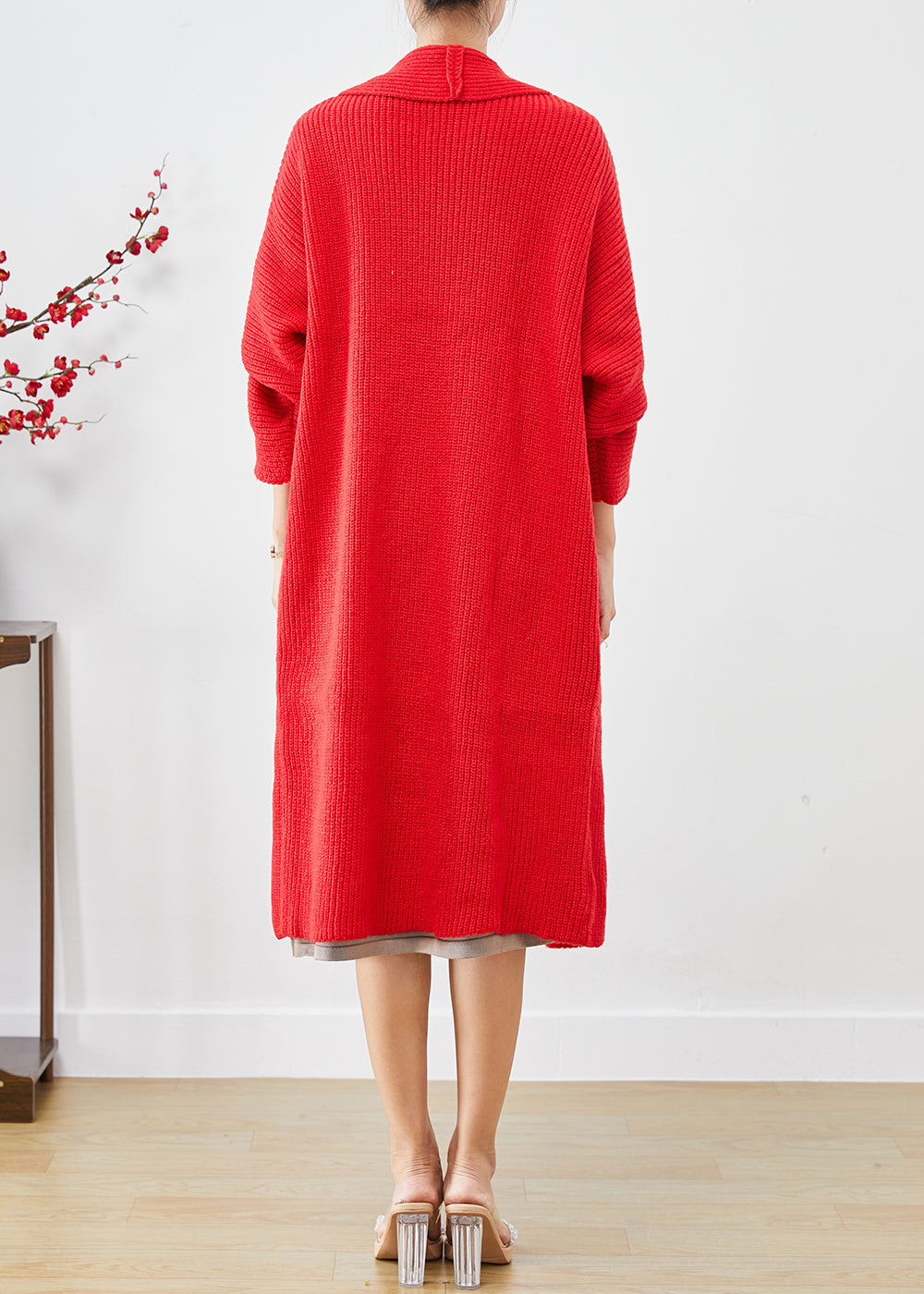 Well Tailored Cardigan with a Graceful Silhouette