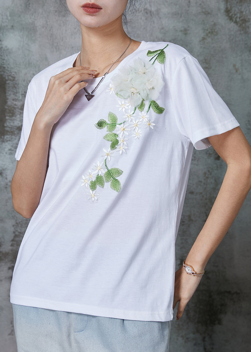 Well Tailored Top with a Graceful Silhouette
