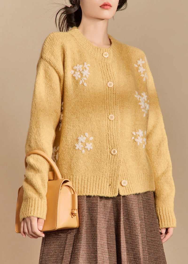 Well Tailored Cardigan with a Graceful Silhouette