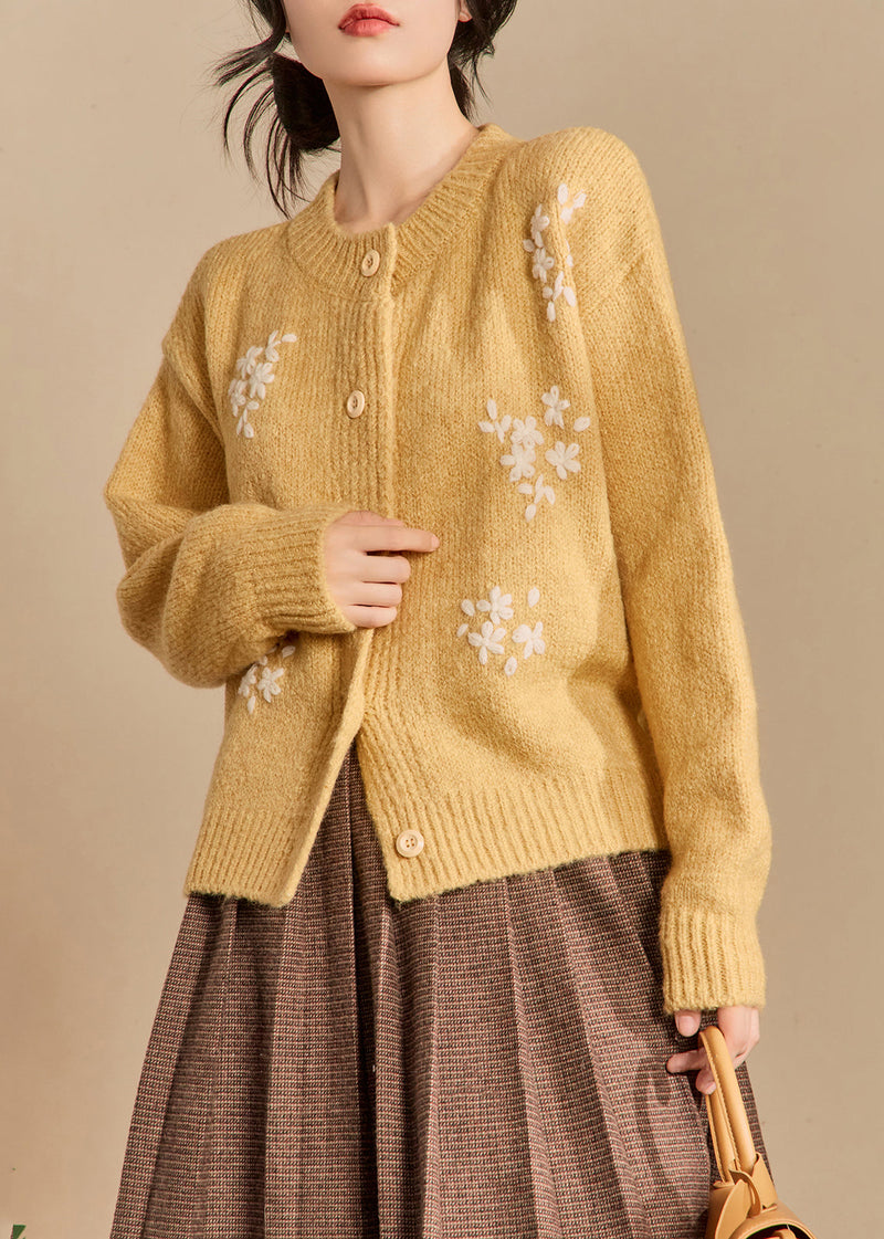 Well Tailored Cardigan with a Graceful Silhouette
