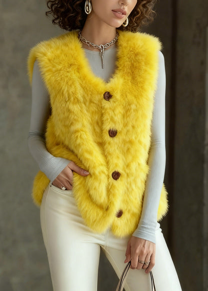Well Tailored Top with a Graceful Silhouette