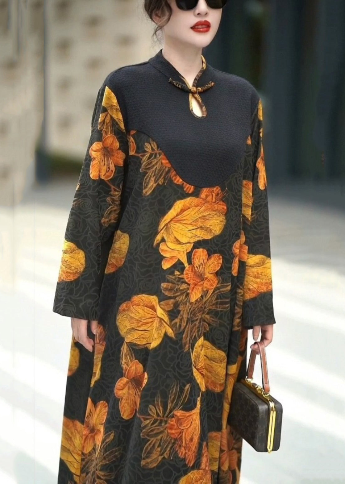 Beautifully Finished Dress in a Timeless Design