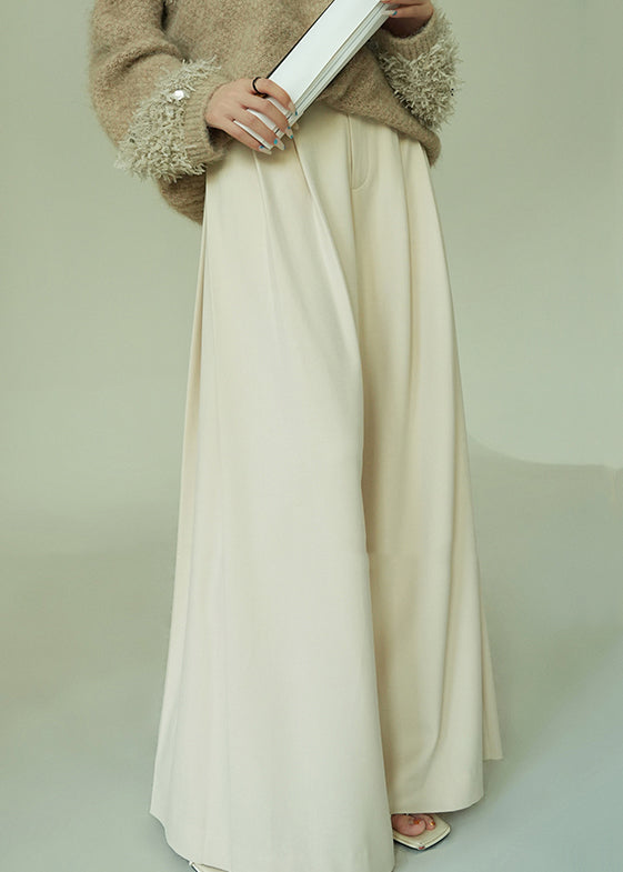Well Tailored Pants with a Graceful Silhouette