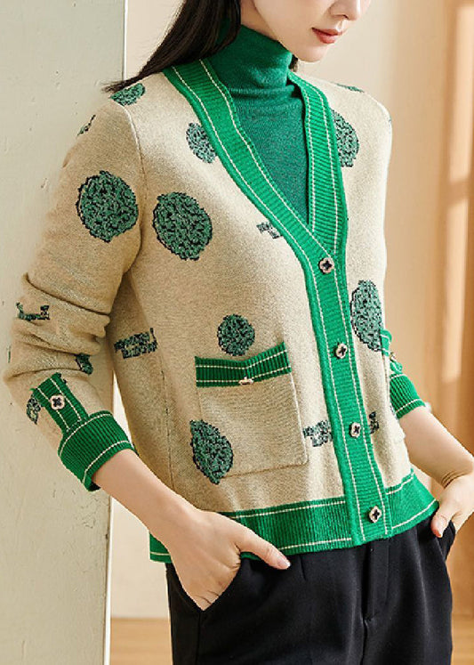 Effortlessly Elegant Sweater with a Timeless Design