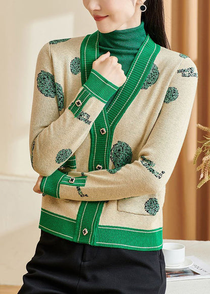 Effortlessly Elegant Sweater with a Timeless Design