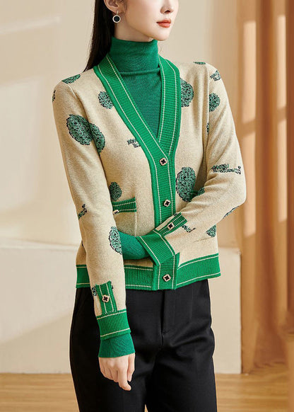 Effortlessly Elegant Sweater with a Timeless Design
