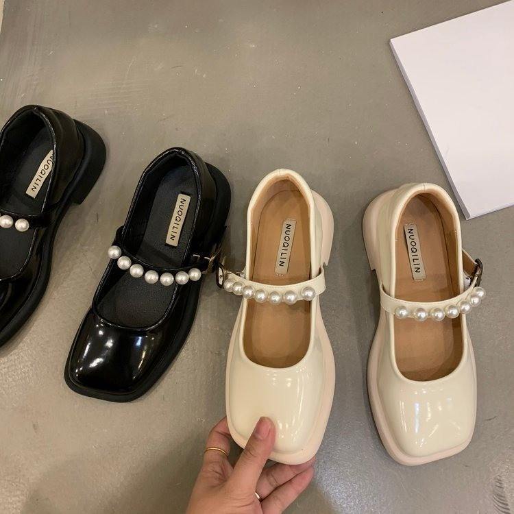 Graceful Orthopedic Flats for Modern Look