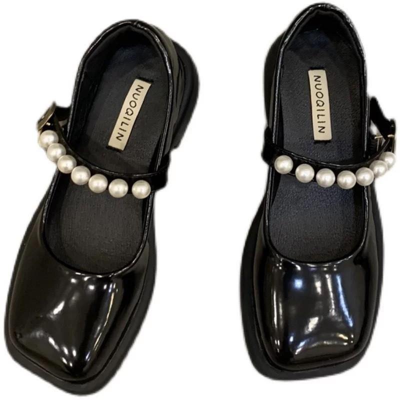 Graceful Orthopedic Flats for Modern Look
