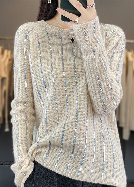 Effortlessly Elegant Sweater with a Timeless Design