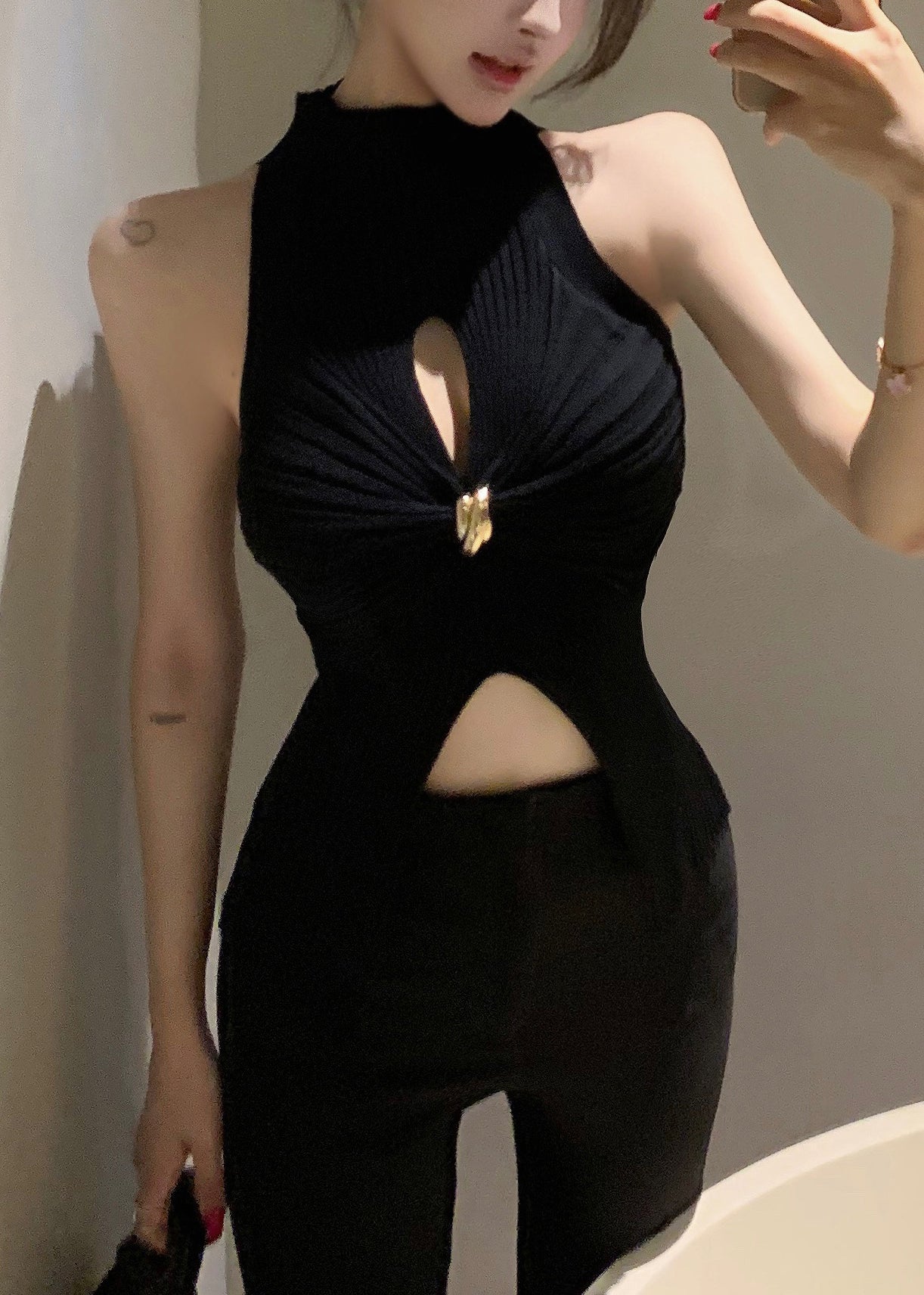 Effortlessly Elegant Garment with a Timeless Design