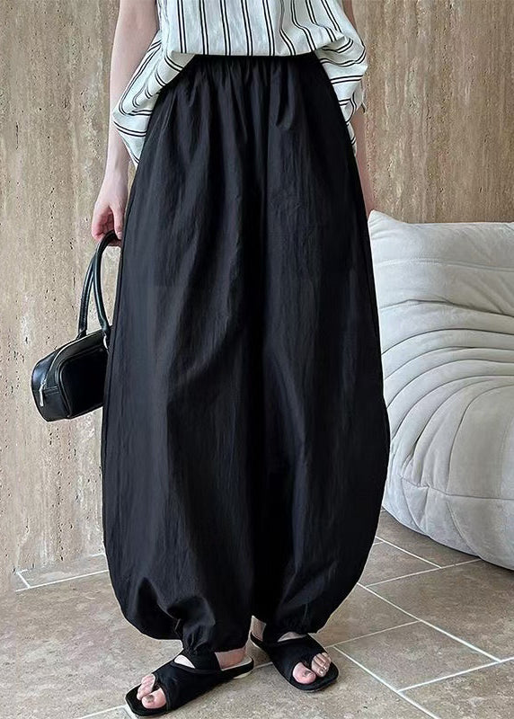 Effortlessly Elegant Pants with a Timeless Design