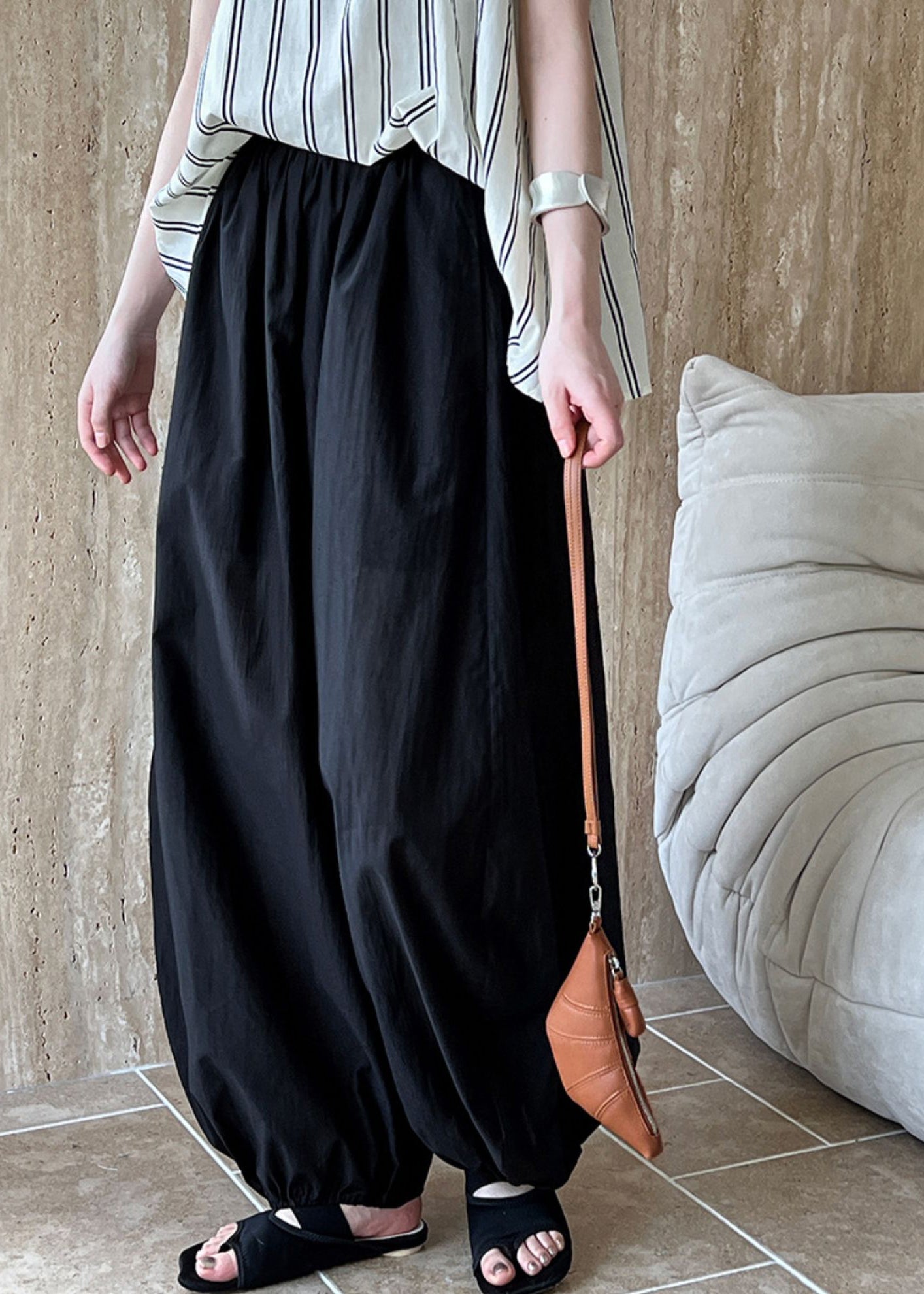 Effortlessly Elegant Pants with a Timeless Design