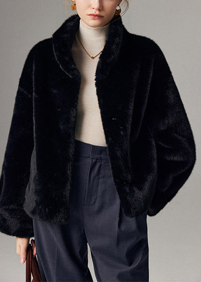 Effortlessly Elegant Coat with a Timeless Design