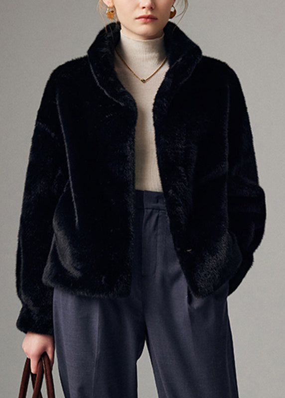 Effortlessly Elegant Coat with a Timeless Design