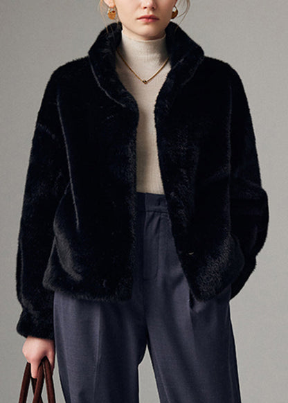 Effortlessly Elegant Coat with a Timeless Design