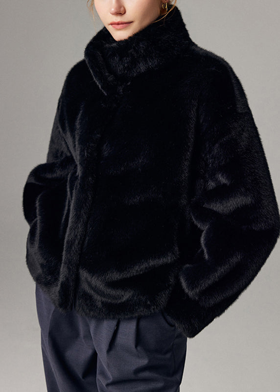 Effortlessly Elegant Coat with a Timeless Design