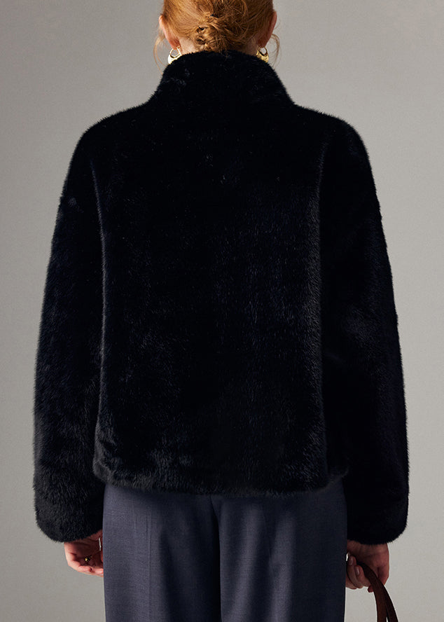 Effortlessly Elegant Coat with a Timeless Design
