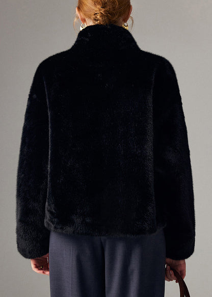 Effortlessly Elegant Coat with a Timeless Design
