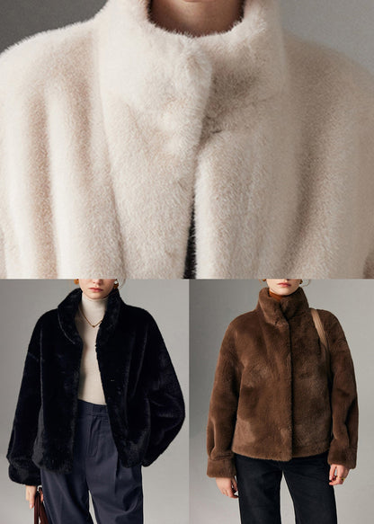 Effortlessly Elegant Coat with a Timeless Design
