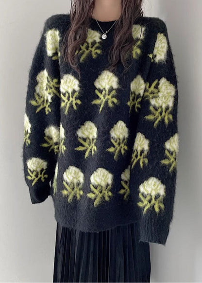 Classic Vintage Sweater with a Flattering Fit