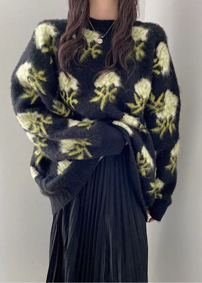 Classic Vintage Sweater with a Flattering Fit