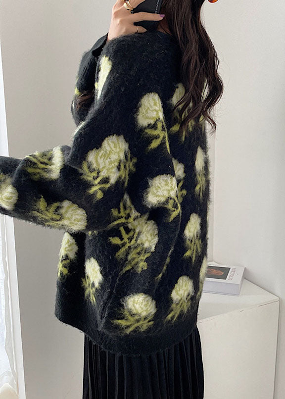 Classic Vintage Sweater with a Flattering Fit