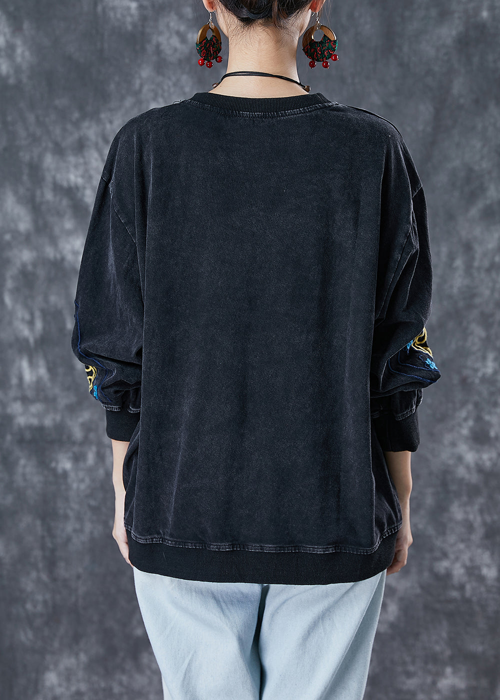 Well Tailored Pullover with a Graceful Silhouette