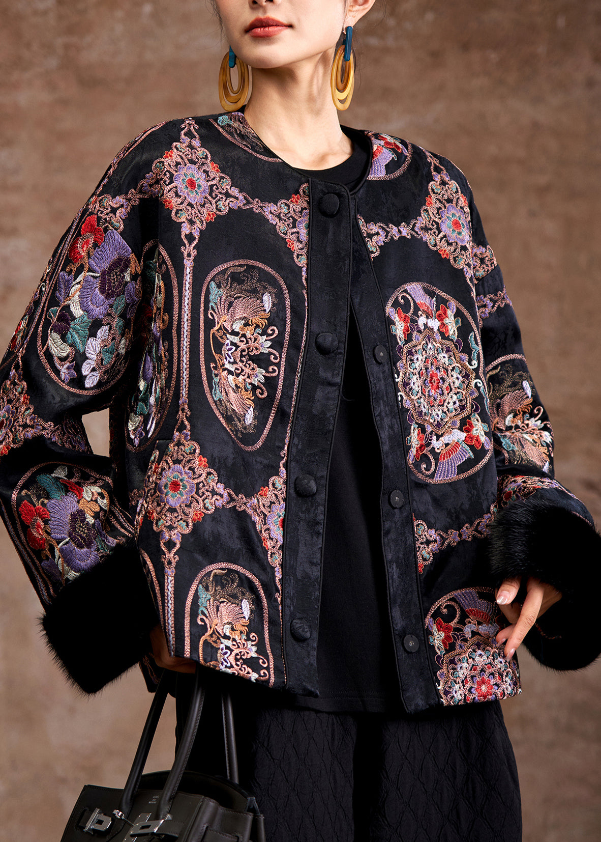 Effortlessly Elegant Jacket with a Timeless Design