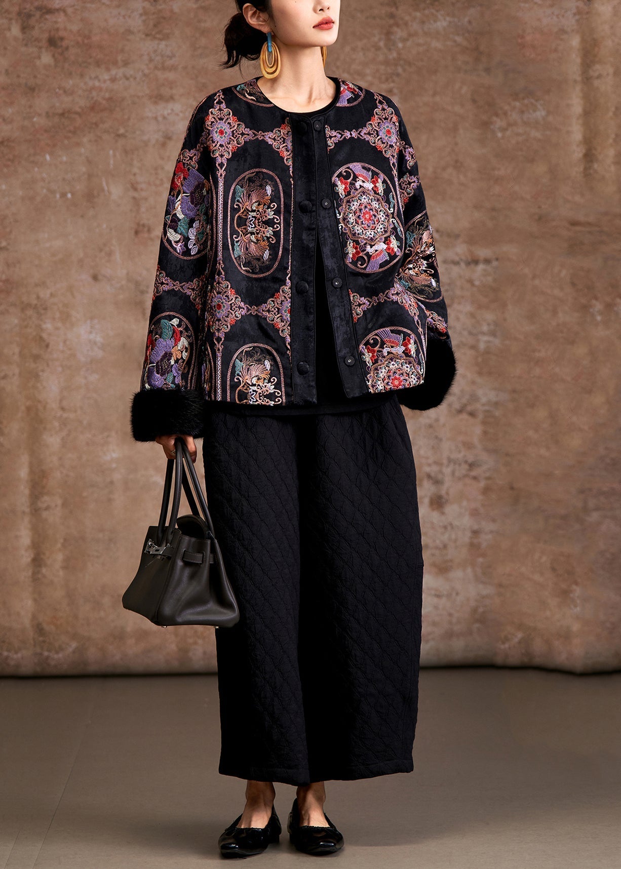Effortlessly Elegant Jacket with a Timeless Design