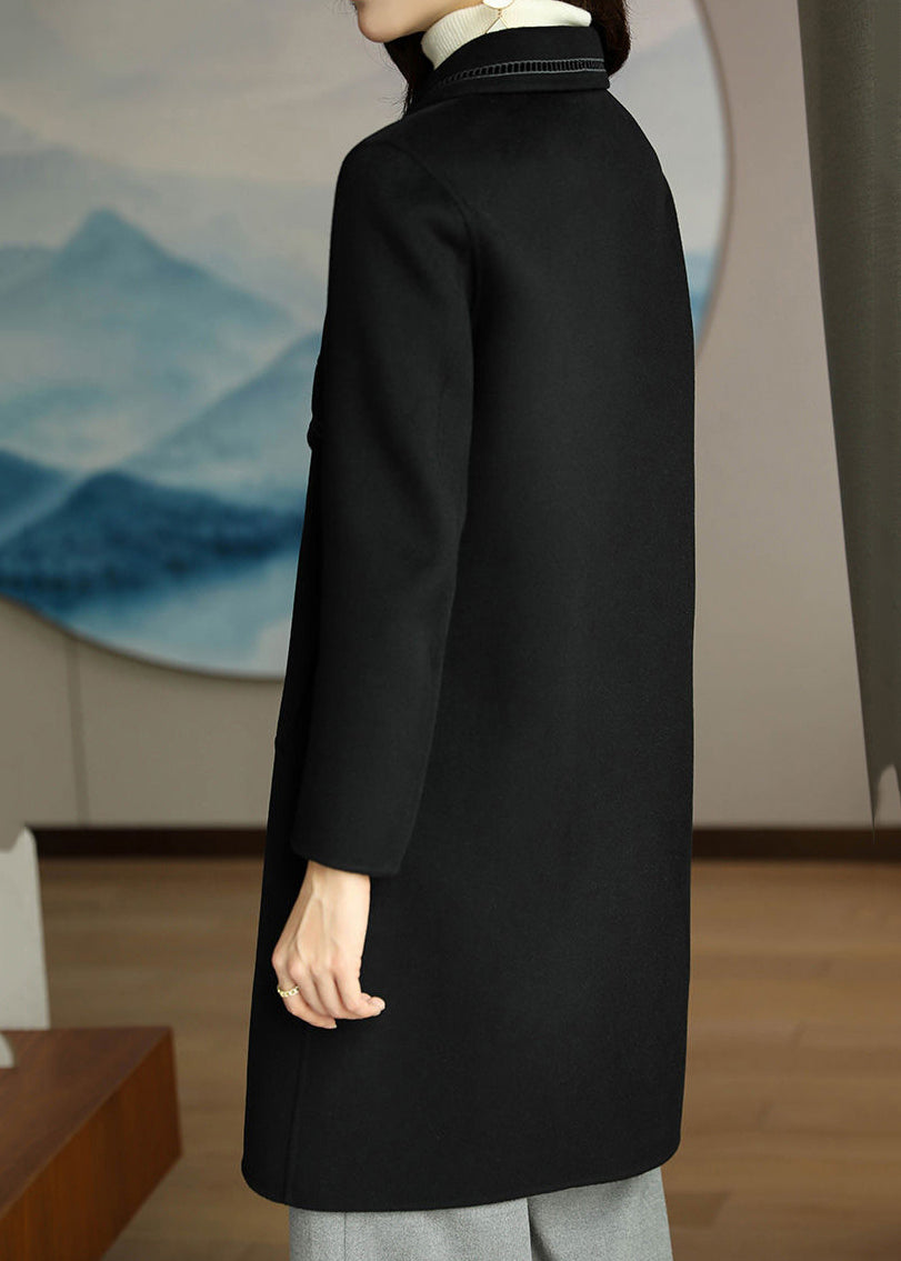 Effortlessly Elegant Coat with a Timeless Design