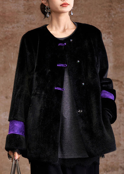 Well Tailored Coat with a Graceful Silhouette