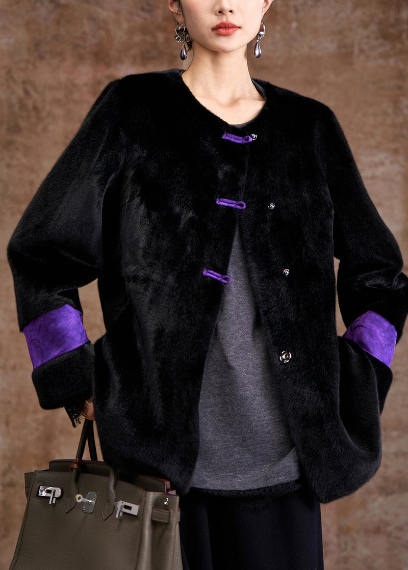 Well Tailored Coat with a Graceful Silhouette