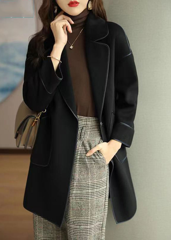 Effortlessly Elegant Coat with a Timeless Design