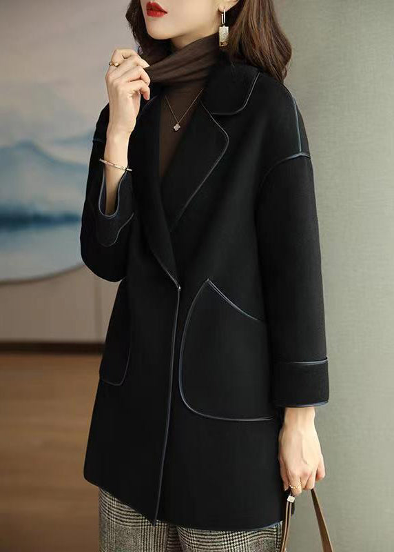 Effortlessly Elegant Coat with a Timeless Design
