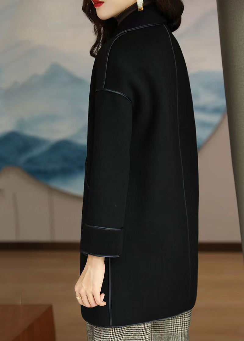 Effortlessly Elegant Coat with a Timeless Design