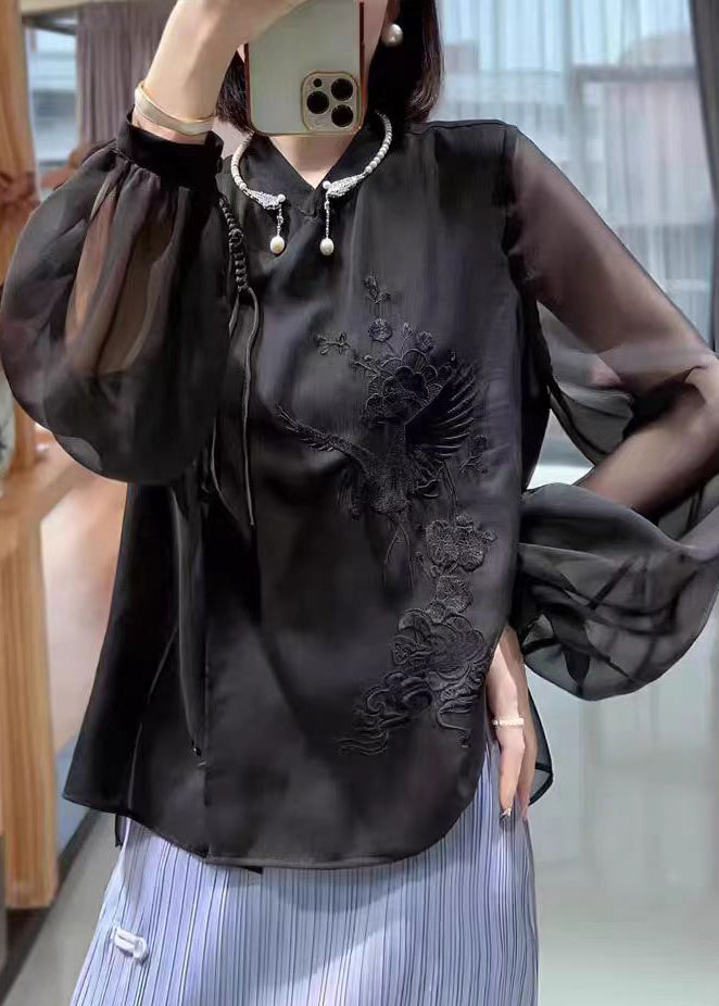 Classic Vintage Blouse with a Flattering Fit