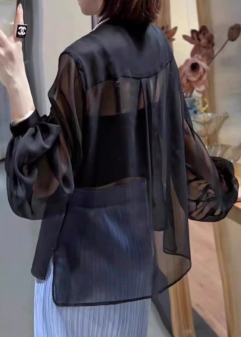 Classic Vintage Blouse with a Flattering Fit