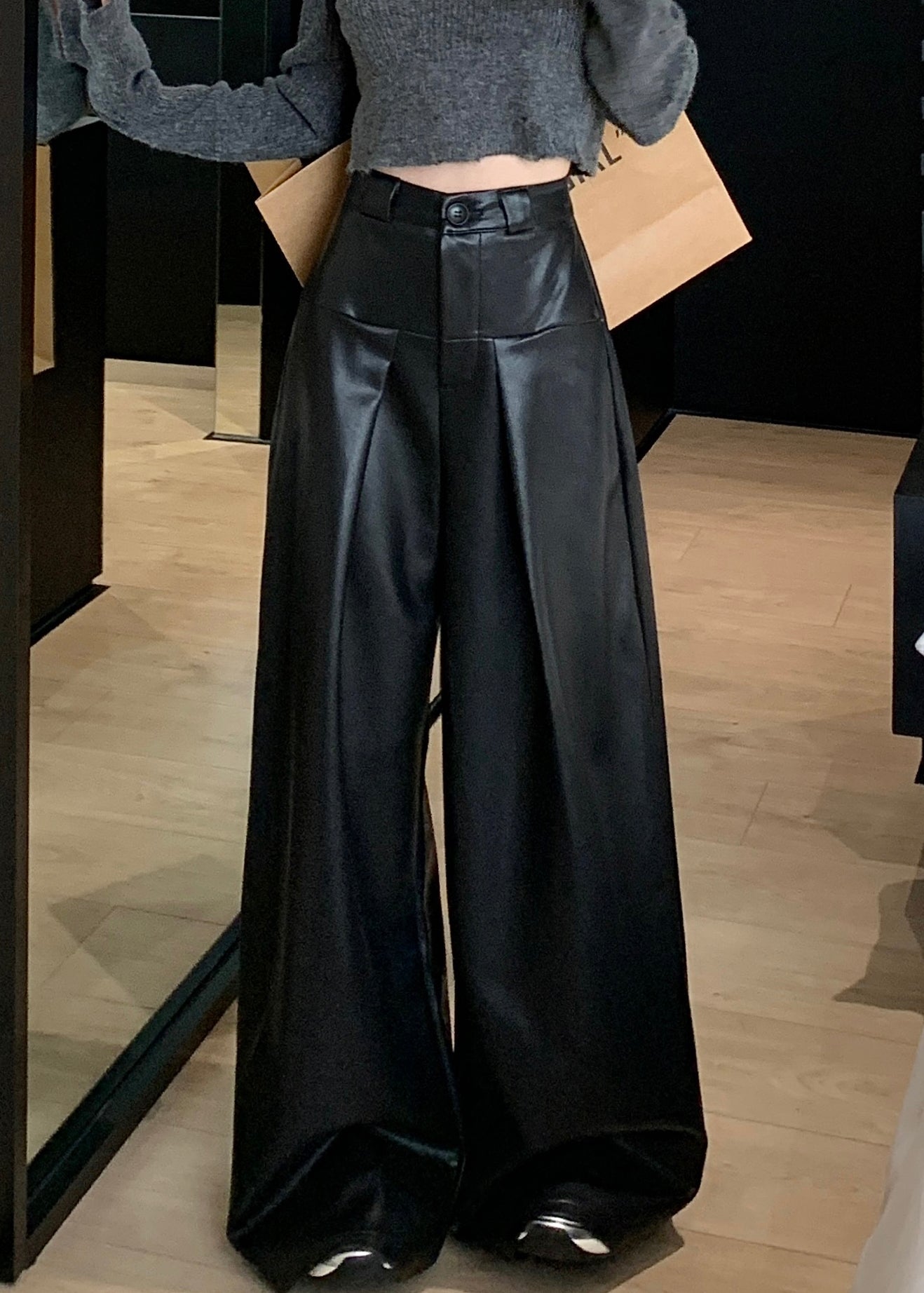 Well Tailored Pants with a Graceful Silhouette