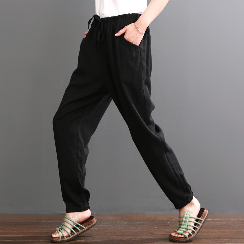 Effortlessly Elegant Pants with a Timeless Design