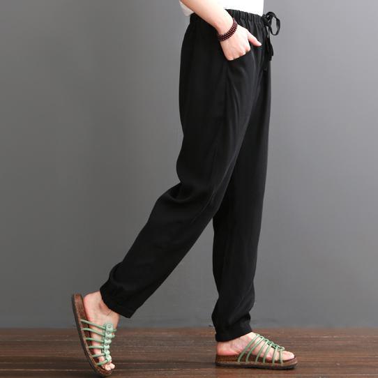 Effortlessly Elegant Pants with a Timeless Design