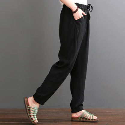 Effortlessly Elegant Pants with a Timeless Design
