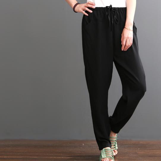 Effortlessly Elegant Pants with a Timeless Design