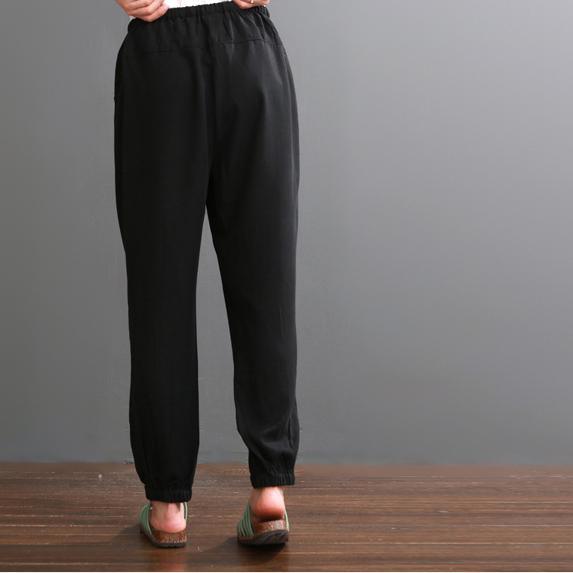 Effortlessly Elegant Pants with a Timeless Design