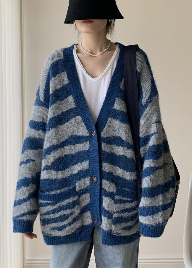 Well Tailored Cardigan with a Graceful Silhouette