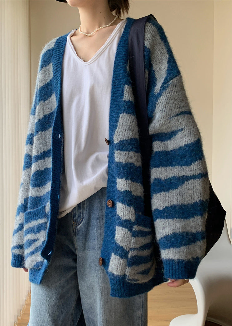 Well Tailored Cardigan with a Graceful Silhouette