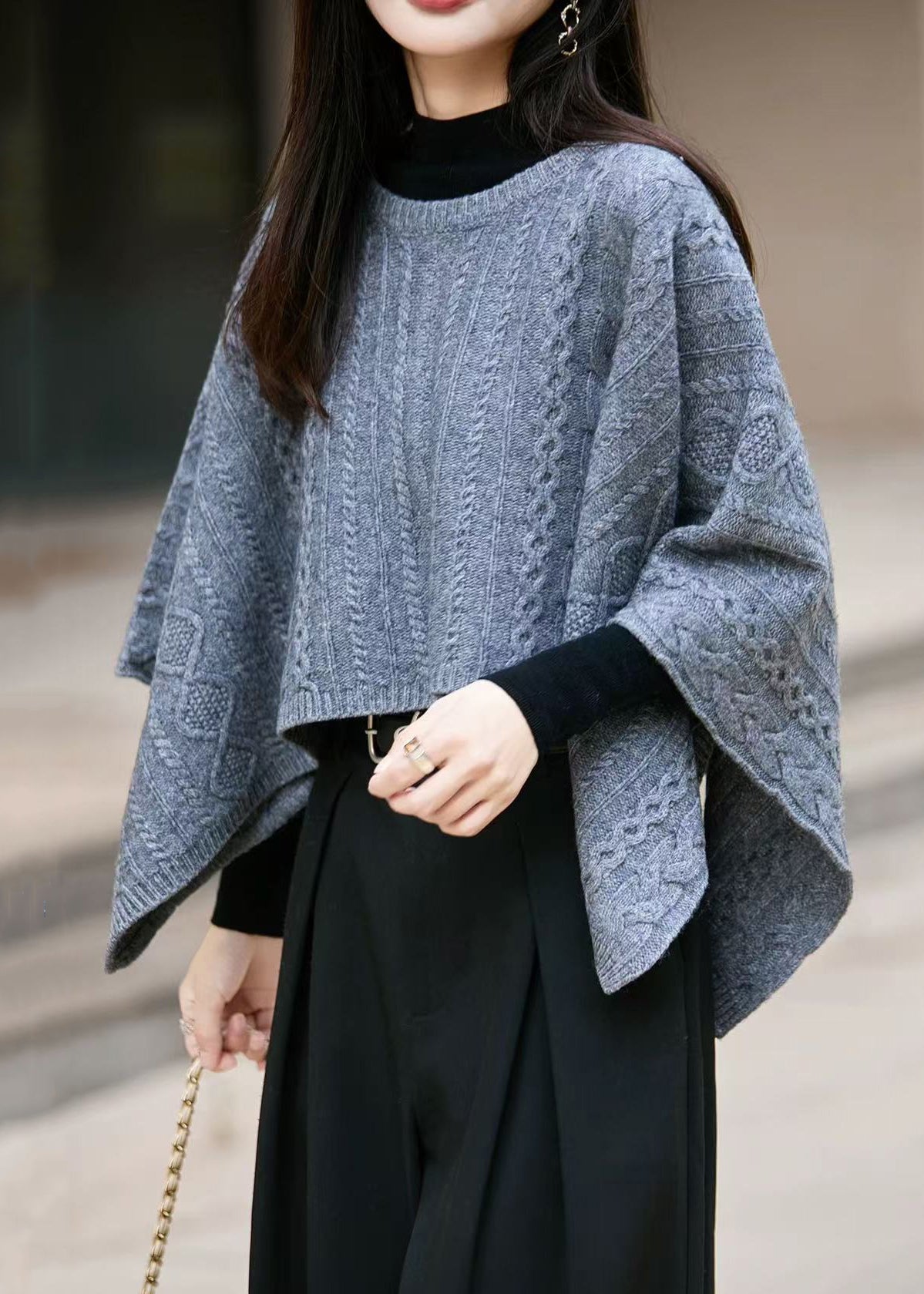 Well Tailored Sweater with a Graceful Silhouette