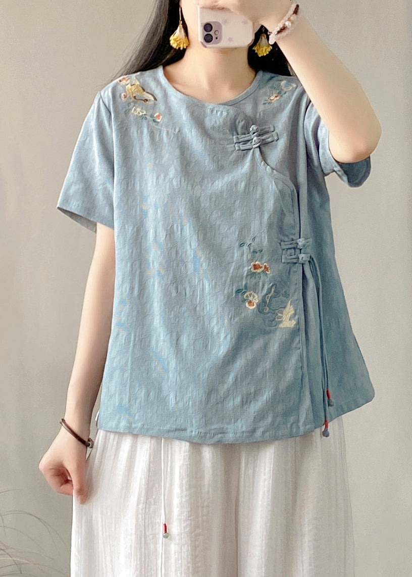 Effortlessly Elegant Top with a Timeless Design