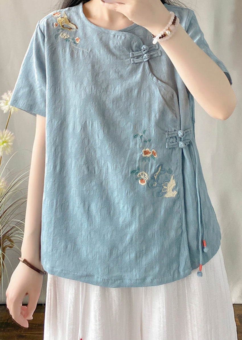 Effortlessly Elegant Top with a Timeless Design