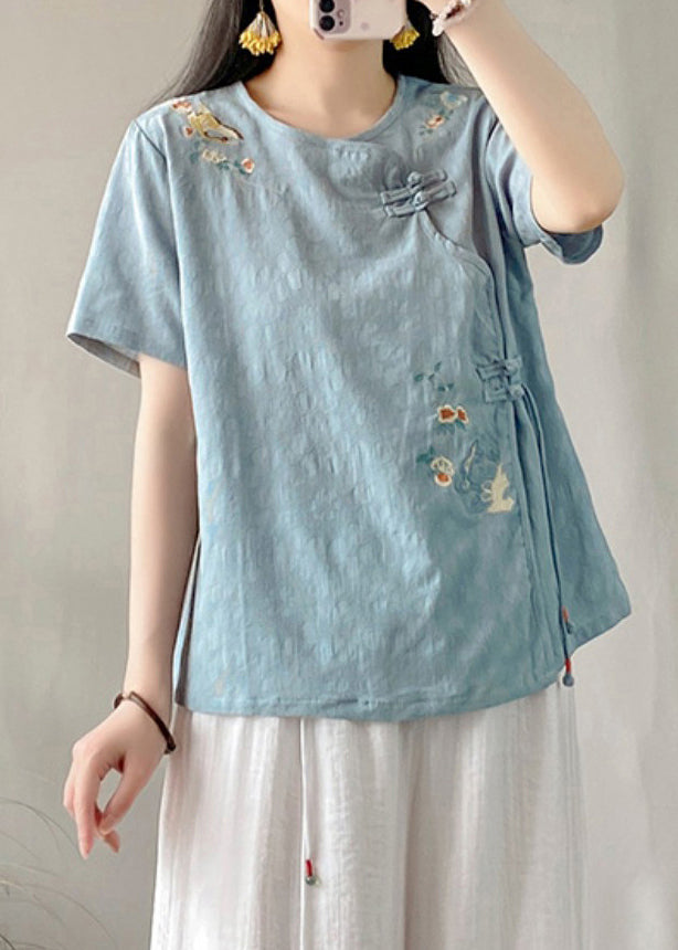 Effortlessly Elegant Top with a Timeless Design