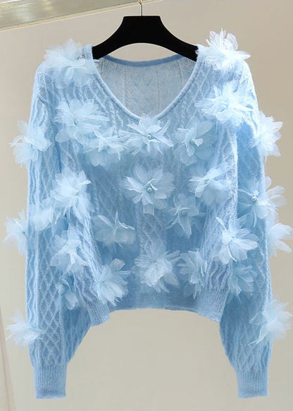 Well Tailored Sweater with a Graceful Silhouette